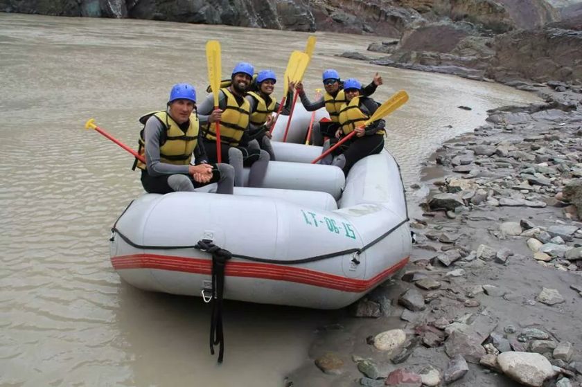 River Rafting at Zanskar at -4 degree C (Brrr)